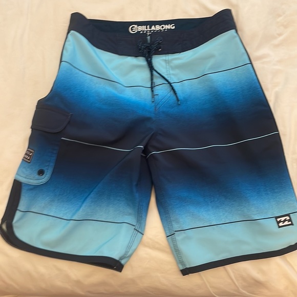 3 Billabong boys surf bathing suites (all three) - Picture 4 of 5